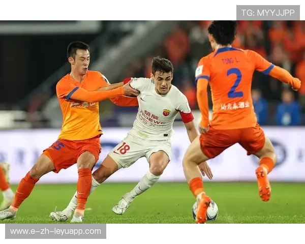 上海海港在训练中尝试新阵型，提升中路压迫效果